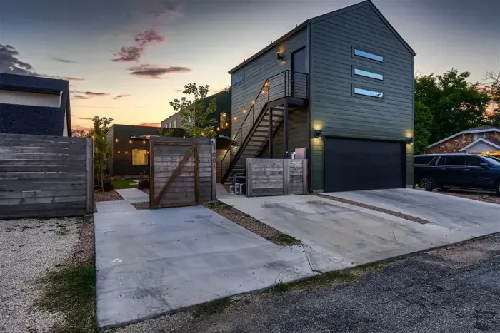 Parking : You may park in or in front of the garage. Middle space is for garage apt. left space for service providers.