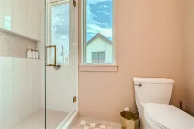 Jack and Jill bath between bedroom 3/workspace and bedroom 4