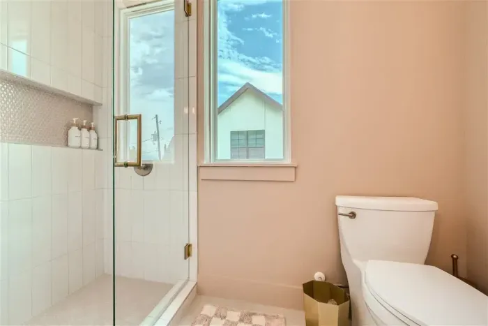 Jack and Jill bath between bedroom 3/workspace and bedroom 4