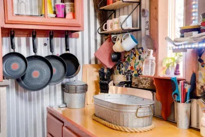 The kitchen has everything you need to make a nice meal!