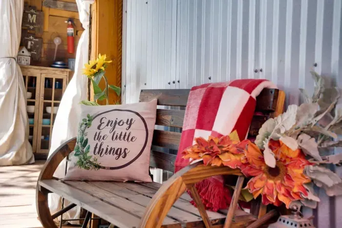 The welcome bench....