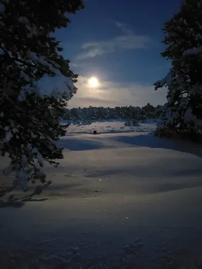 Experience majestic views of both sunrise and sunset, offering breathtaking panoramas that transform the sky with vibrant colors. Whether you’re starting your day or unwinding in the evening, these stunning vistas provide a peaceful and awe-inspiring