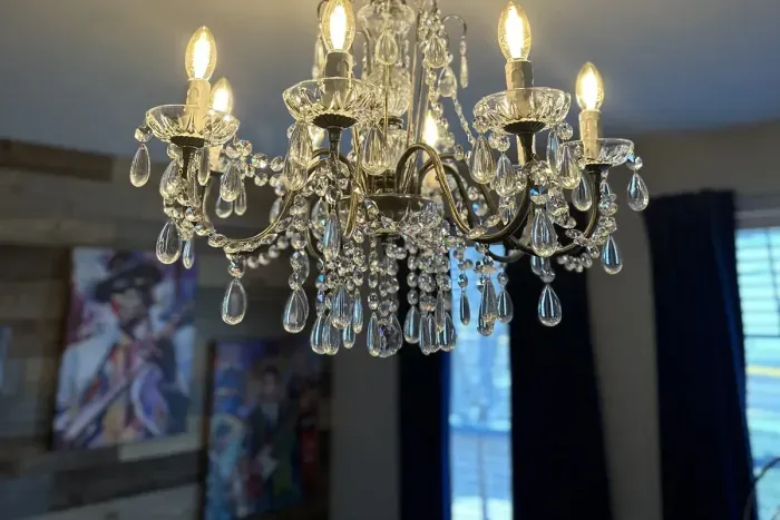 Now, you just can’t have a home in Oxford without a chandelier!