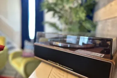 Record layer with blues tunes to boot