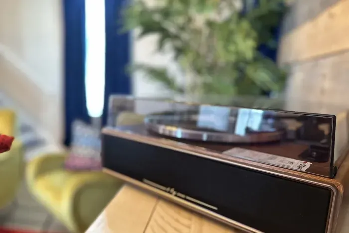 Record layer with blues tunes to boot