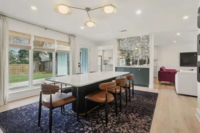 Open-concept living with designer touches and natural light for days 🌿 The perfect backdrop for your next getaway.