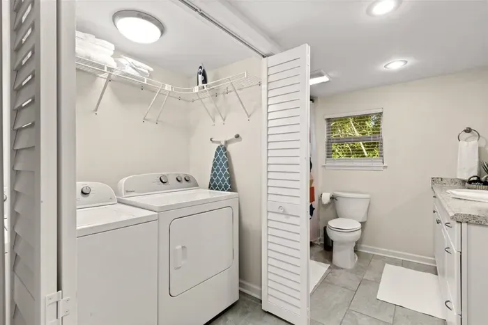 Large bathroom with washer & dryer!