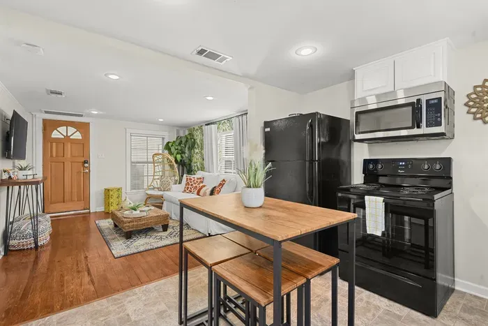 Enjoy your home cooking in the over, stove and mircrowave