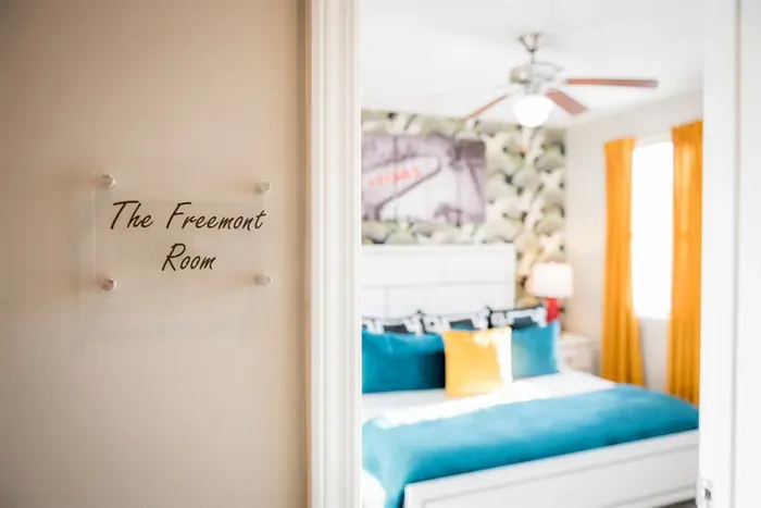 Bedroom 5 The Freemont Room: Large king suite upstairs overlooking the Lagoon Pool.