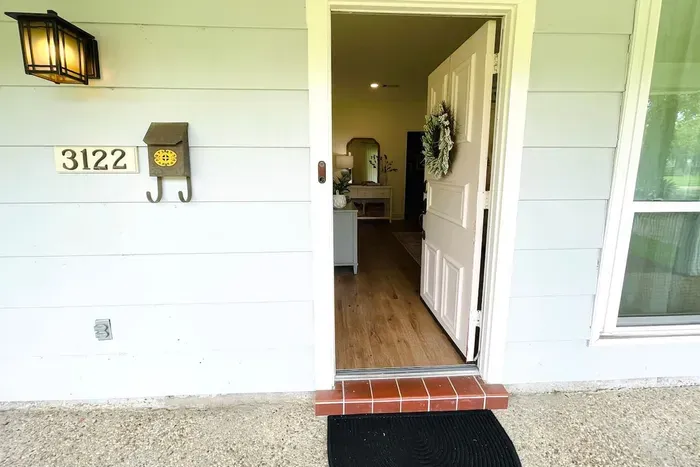 Enter the single story home through the front door with your personal Yale lock code.