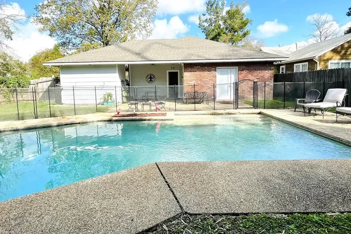 Whether you’re enjoying a morning swim, an afternoon in the sun, or an evening by the water, this outdoor space is the perfect retreat.