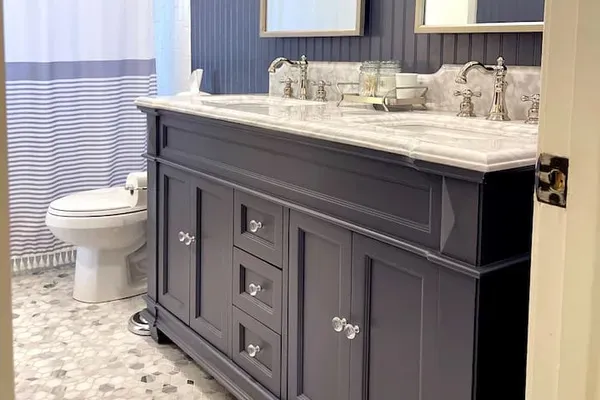 Start your morning refreshed and enjoy the convenience of this thoughtfully prepared space.