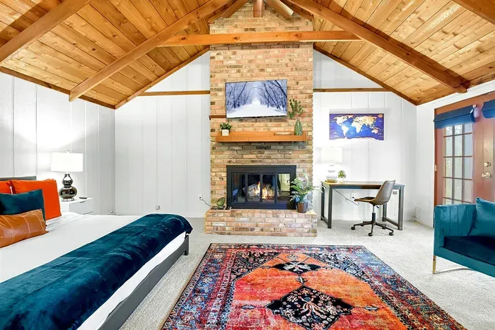 Experience tranquility in the pristine bedroom of this home, where cleanliness meets comfort, ensuring a peaceful and restful sleep for a rejuvenating night's rest.