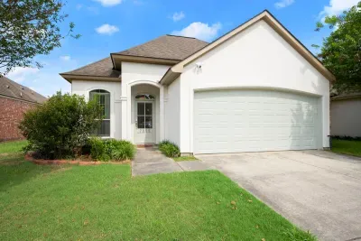 Welcome home! Enjoy the inviting exterior, spacious driveway, and beautifully maintained front yard.