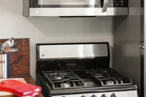 Microwave and stove to cook delicious dishes!