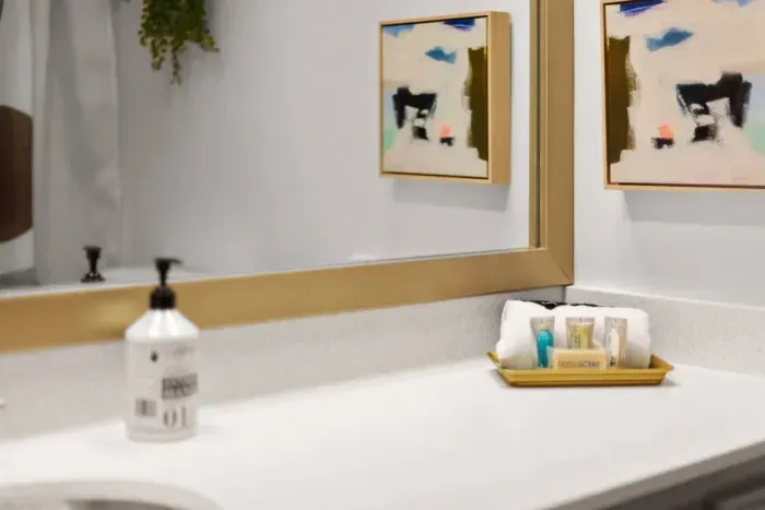 Guest bath (upstairs)