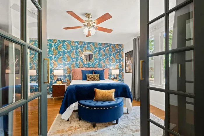 .Guest Suite flowing with vibrant tones of all kind!