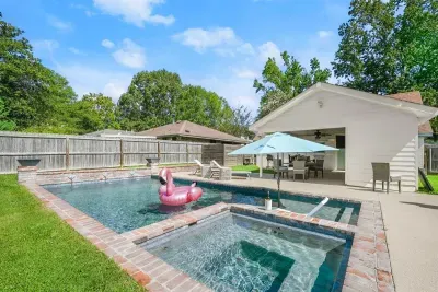 Perfect sunny escape: Enjoy the pool and hot tub for ultimate relaxation and fun