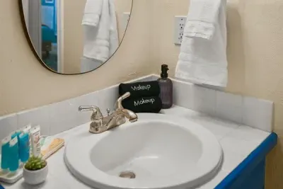 Convenient and pristine: The bathroom sink is equipped with essentials and fresh, clean towels