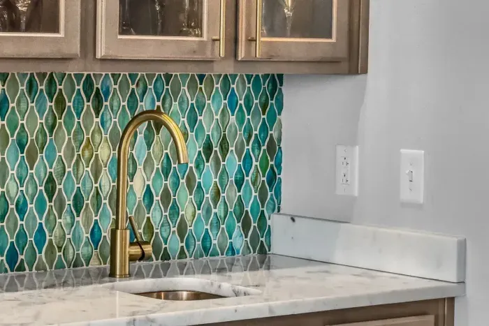 Bar area with ice maker to chill your drinks.