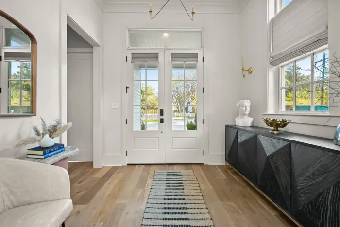 Welcoming entryway with designer touches, setting the tone for a stylish and relaxing stay