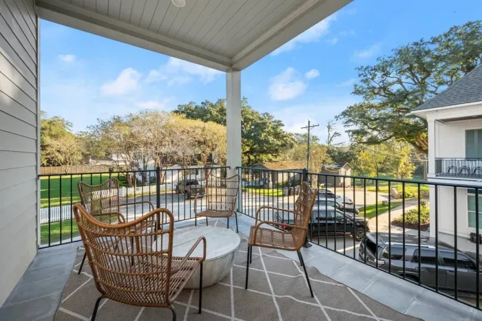 Enjoy drinking a nice cup of coffee while taking in the sunrise on the spacious balcony.