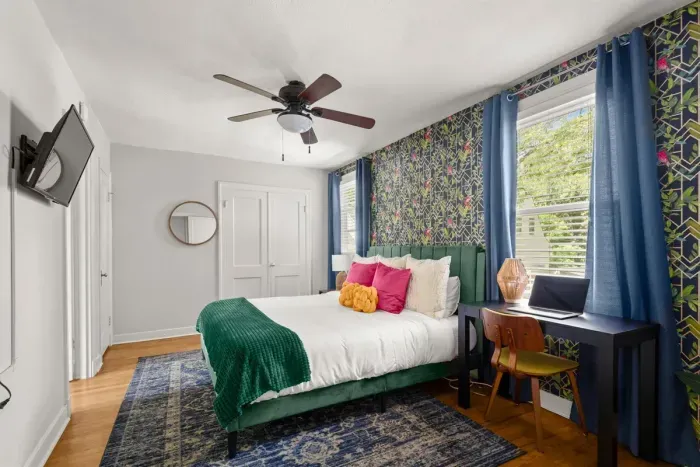 King size bed with amazing lighting.