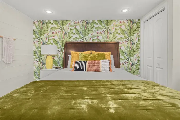 Plush memory gel foam queen mattress & hotel grade linens make for a dreamy night's sleep.