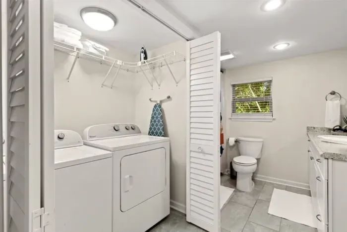 Large bathroom with washer & dryer!