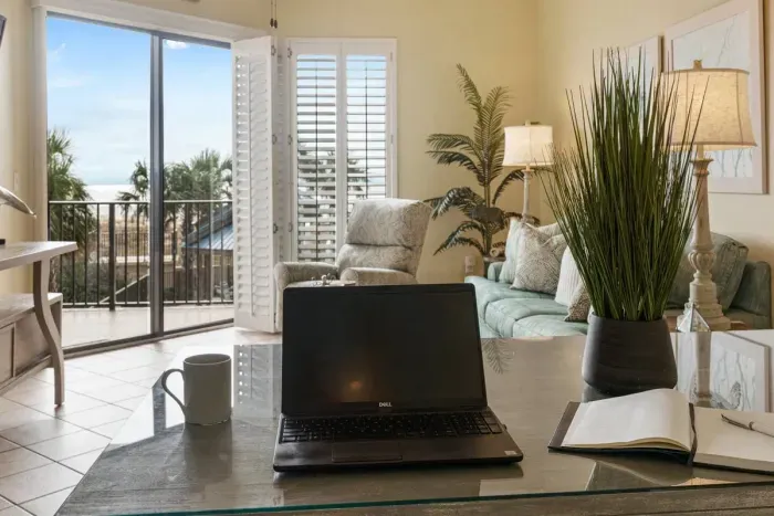 I used to love when I had to work here! When work got too hectic, I looked out to the beach and the stress just melted away ☺️