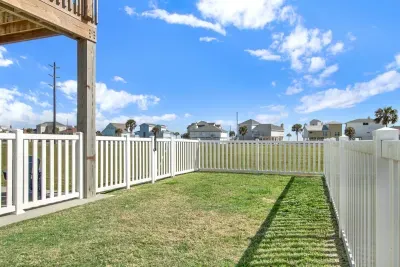 Perfect fenced in yard for the doggies.