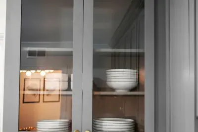 Stylish Kitchen: Modern cabinetry and retro vibes await your culinary adventures!