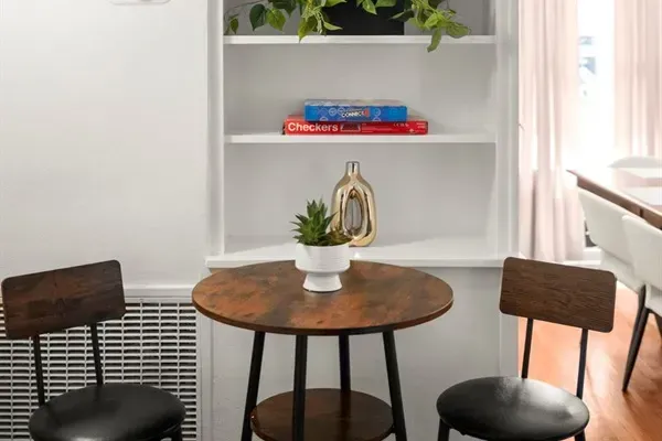 Charming Nook: Enjoy games and greenery in this stylish breakfast corner with modern decor!