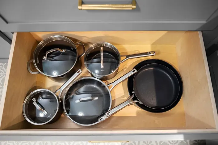 Chef's Kitchen: Cook up a feast with premium cookware at your fingertips!
