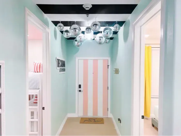 An “Extra”ordinary entrance✨