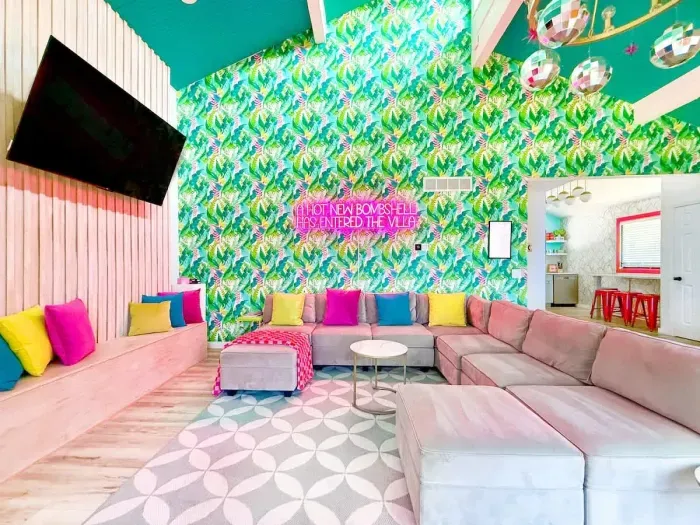 A HOT NEW BOMBSHELL HAS ENTERED THE VILLA