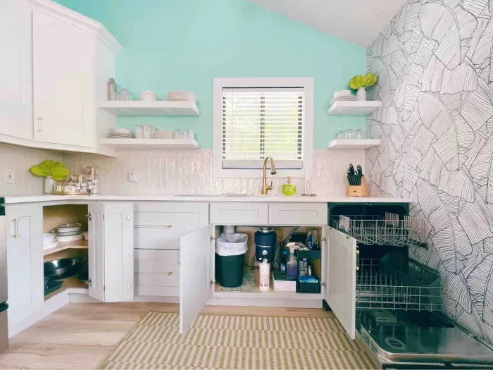 Fully-stocked kitchen! Fridge, Dishwasher, oven, Microwave, Keurig Duo w/K-cup&Pot/French Press/Crockpot/Blender
Pots/pans/Utensils/Cups/Mugs
Starter amounts provided:
K-cups, Ground Coffee,Creamer,Tea,Dish soap,Trash Bags, Dish Pods
Dish towels