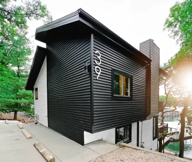 The exterior of The Palm Lake Ozark is pretty unmistakable with its striking modern (& new) exterior. It also provides plenty of flat parking & is just a few steps to the entrance making loading and unloading a breeze. Bonus: Quiet, private street!