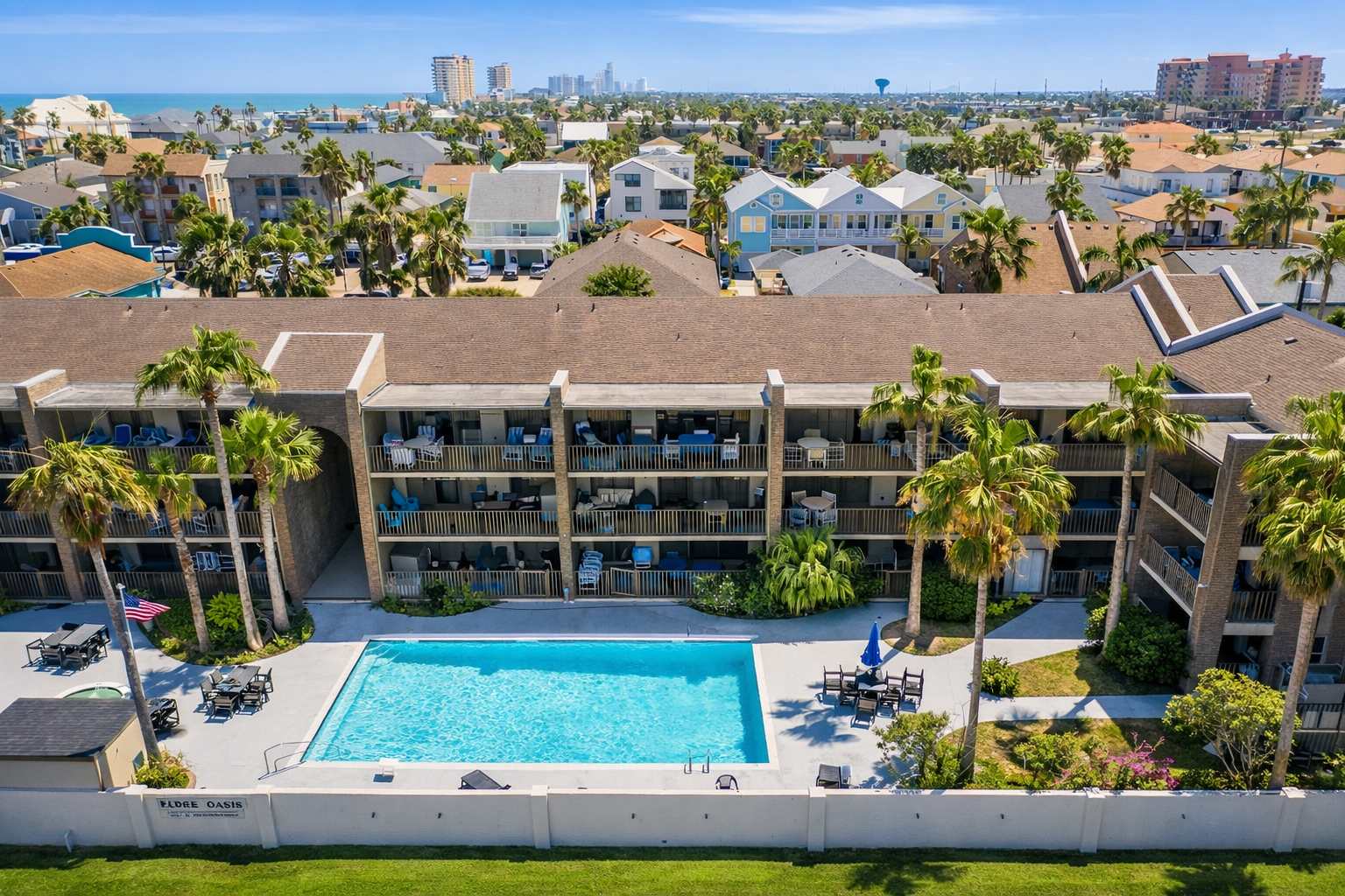 2BR Half Block to Beach, Pool Hot Tub Patio SPI