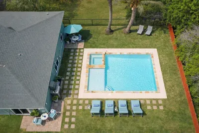 Palm-Framed Pool Retreat w/ Tub, Loungers & Grassy Yard — Walk to Beach & Dining