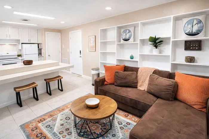Modern Coastal Retreat | Bright Living + Full Kitchen Near Beach & Dining