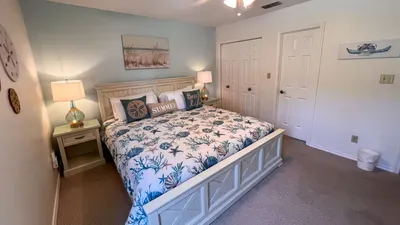 Saltwater Pool Home, 3 Kings, BBQ, Sleeps 12 SPI - image 39 of 146