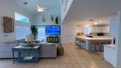 Saltwater Pool Home, 3 Kings, BBQ, Sleeps 12 SPI - image 59 of 146