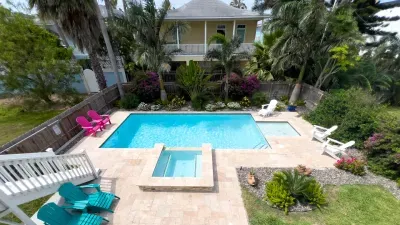 Saltwater Pool Home, 3 Kings, BBQ, Sleeps 12 SPI - image 131 of 146