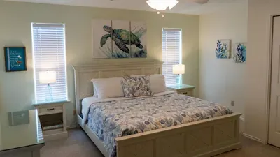 Saltwater Pool Home, 3 Kings, BBQ, Sleeps 12 SPI - image 89 of 146