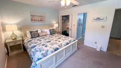 Saltwater Pool Home, 3 Kings, BBQ, Sleeps 12 SPI - image 36 of 146