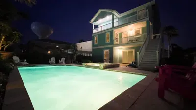 Saltwater Pool Home, 3 Kings, BBQ, Sleeps 12 SPI - image 137 of 146