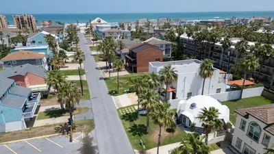 Unique GeoDome - Half Block to Beach - image 89 of 97