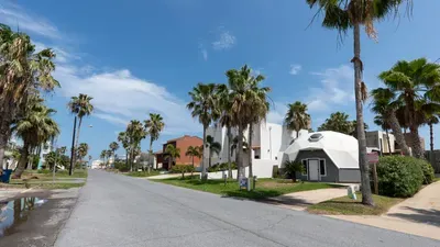 Unique GeoDome - Half Block to Beach - image 15 of 97