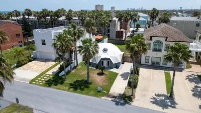 Unique GeoDome - Half Block to Beach - image 96 of 97
